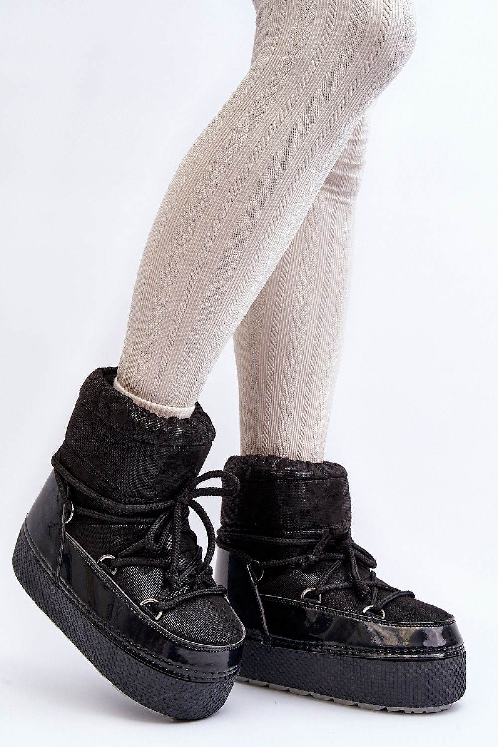 Moon boots model 191329 Step in style