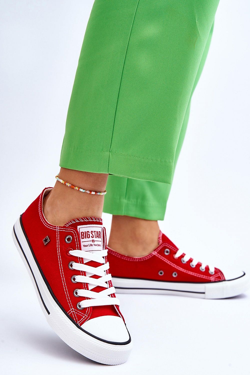 Tenişi model 192307 Step in style