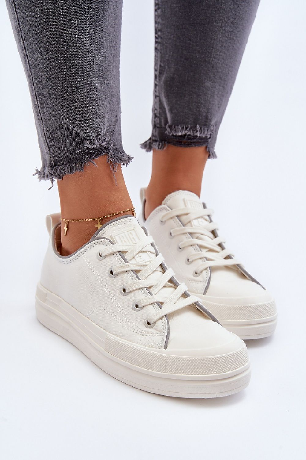 Tenişi model 193529 Step in style