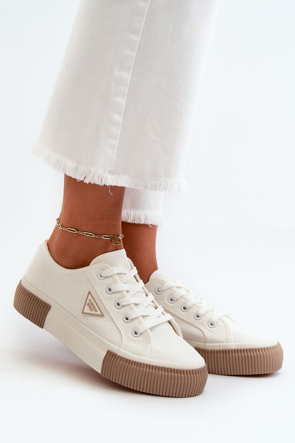 Tenişi model 198457 Step in style