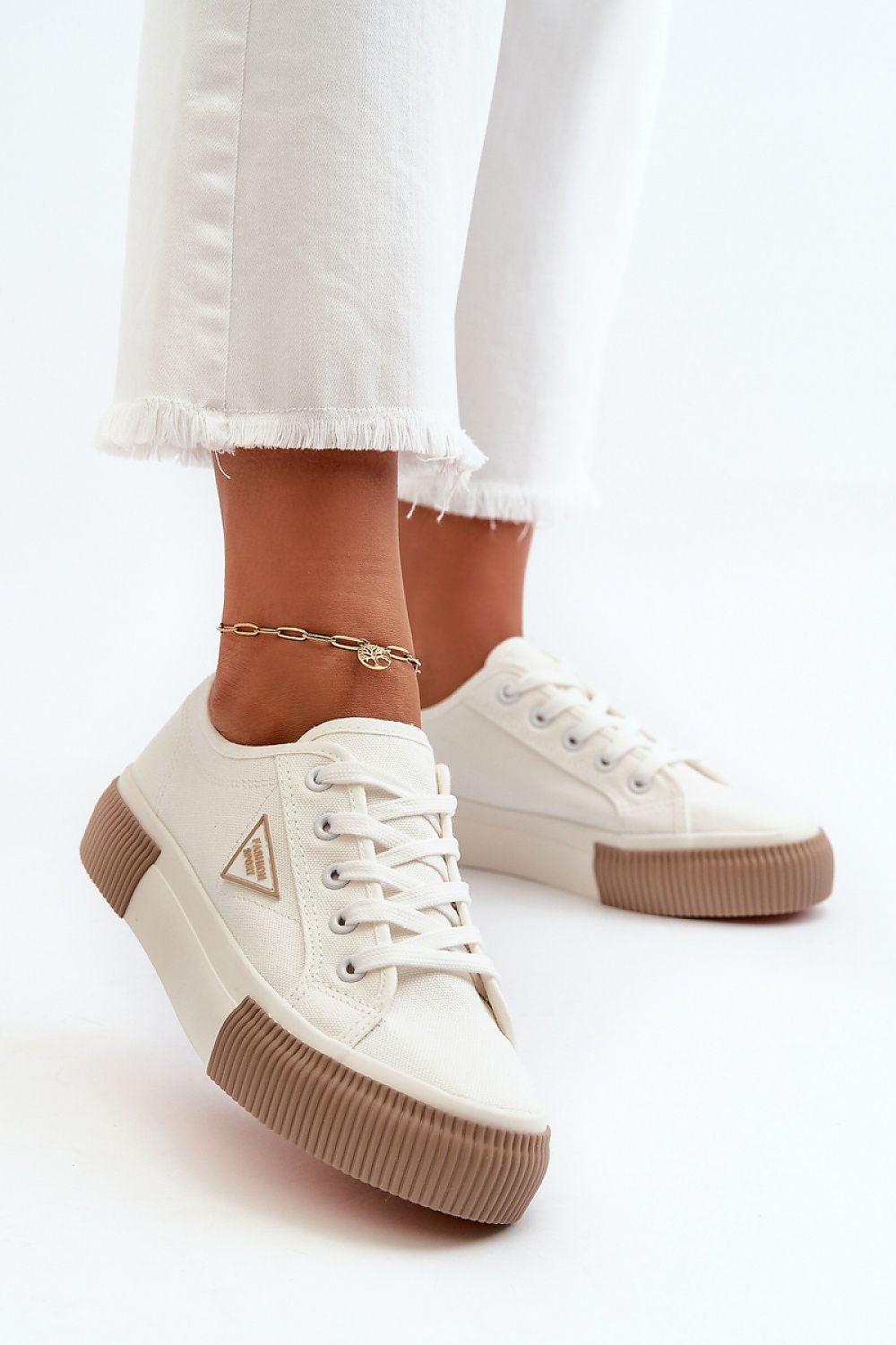 Tenişi model 198457 Step in style