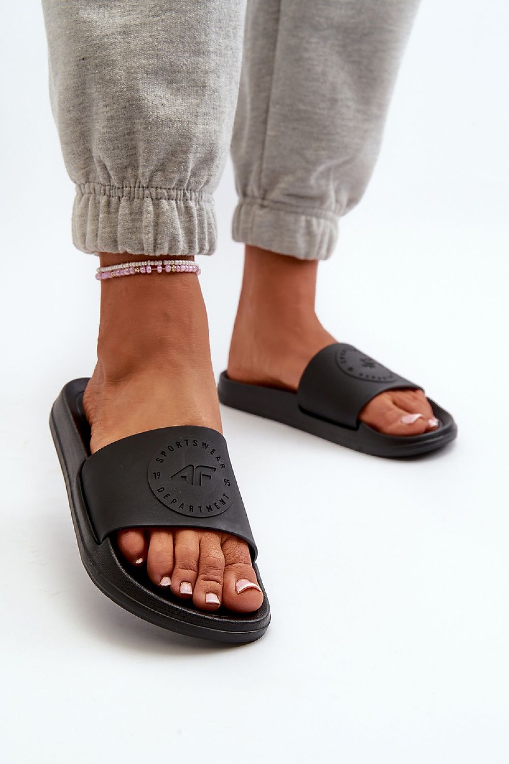 Şlapi model 198611 Step in style