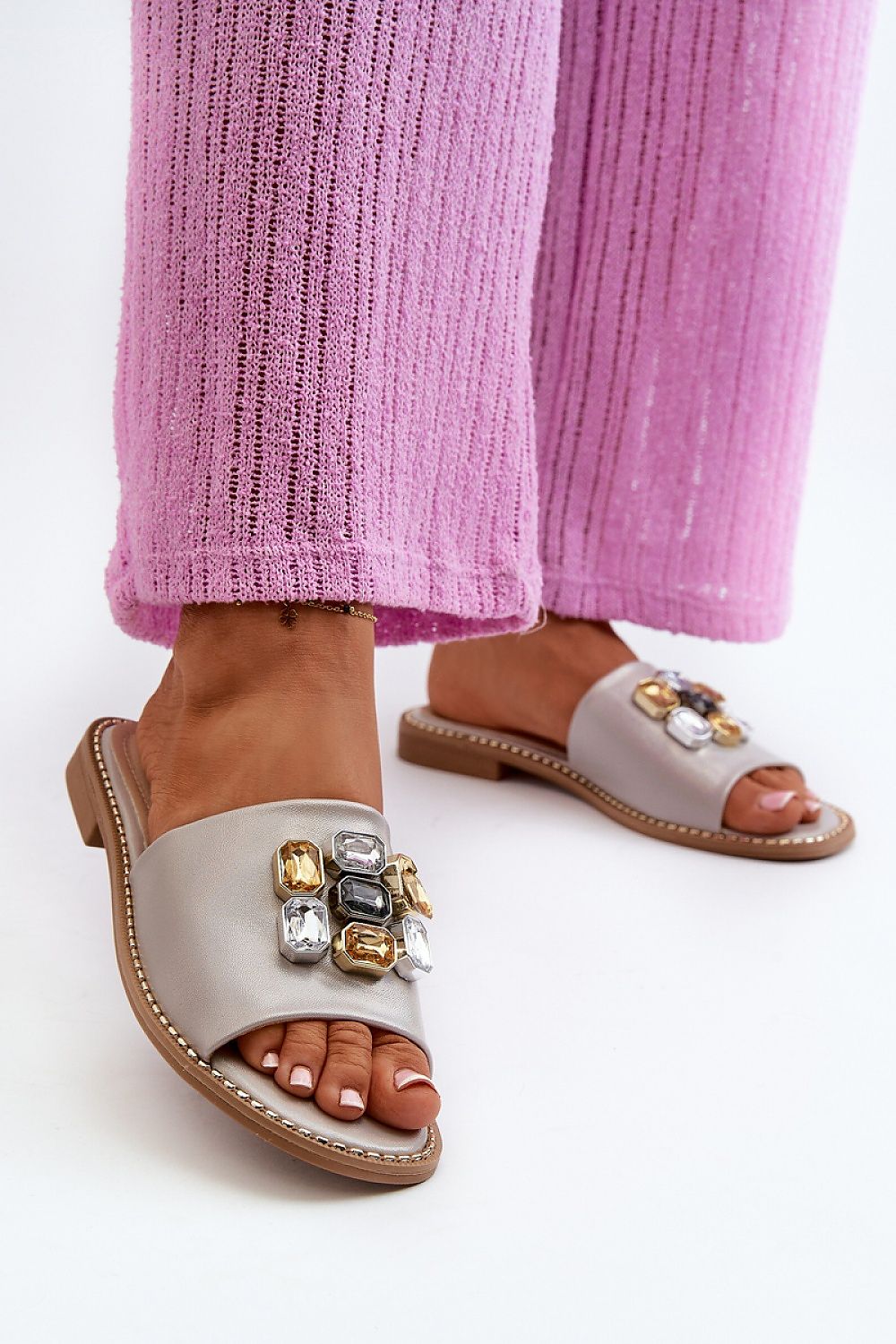 Şlapi model 198613 Step in style