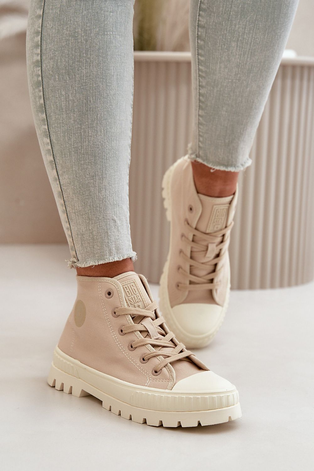 Tenişi model 199915 Step in style