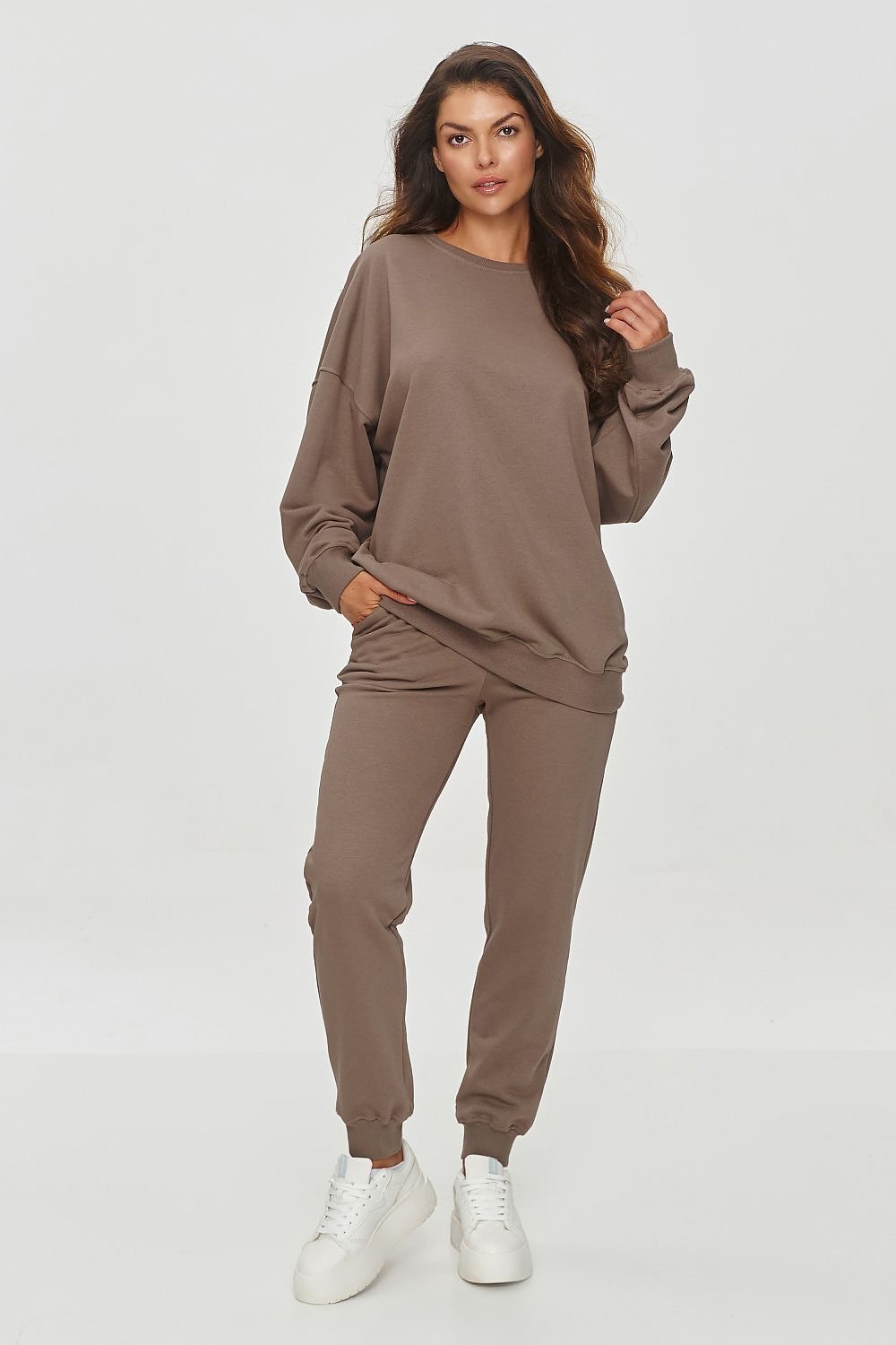 Pantaloni de trening model 200134 Makadamia
