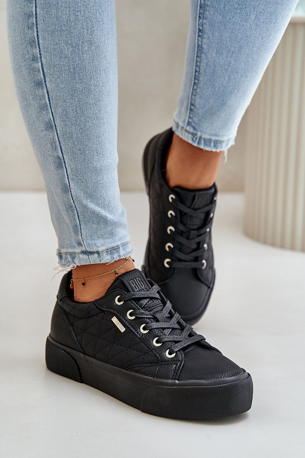 Tenişi model 201718 Step in style