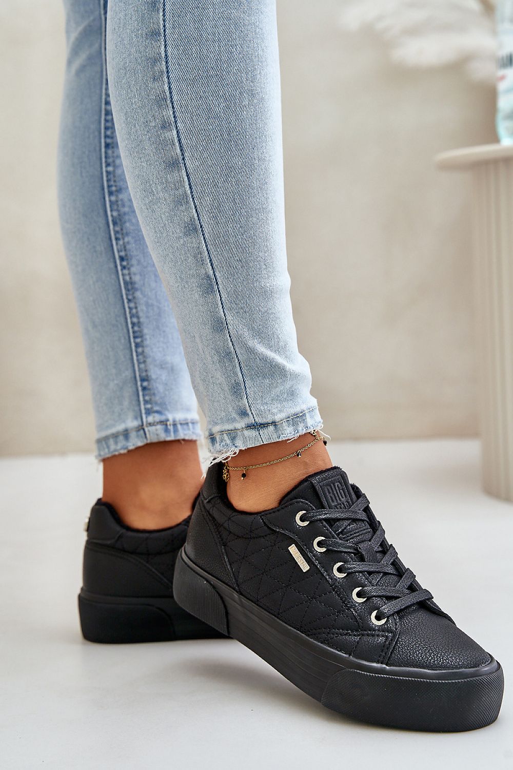 Tenişi model 201718 Step in style