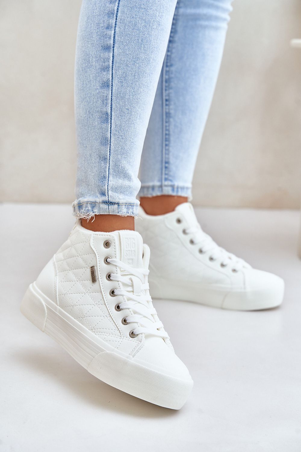 Tenişi model 201918 Step in style