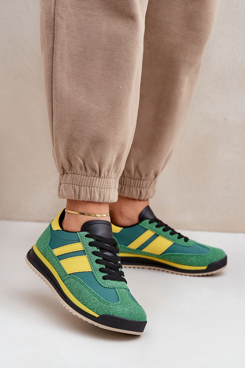 Tenişi model 205945 Step in style