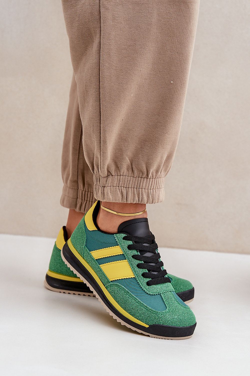 Tenişi model 205945 Step in style