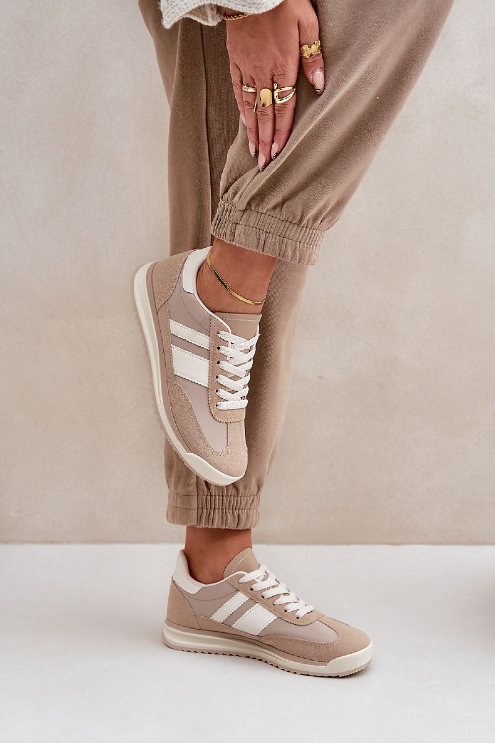 Tenişi model 205946 Step in style