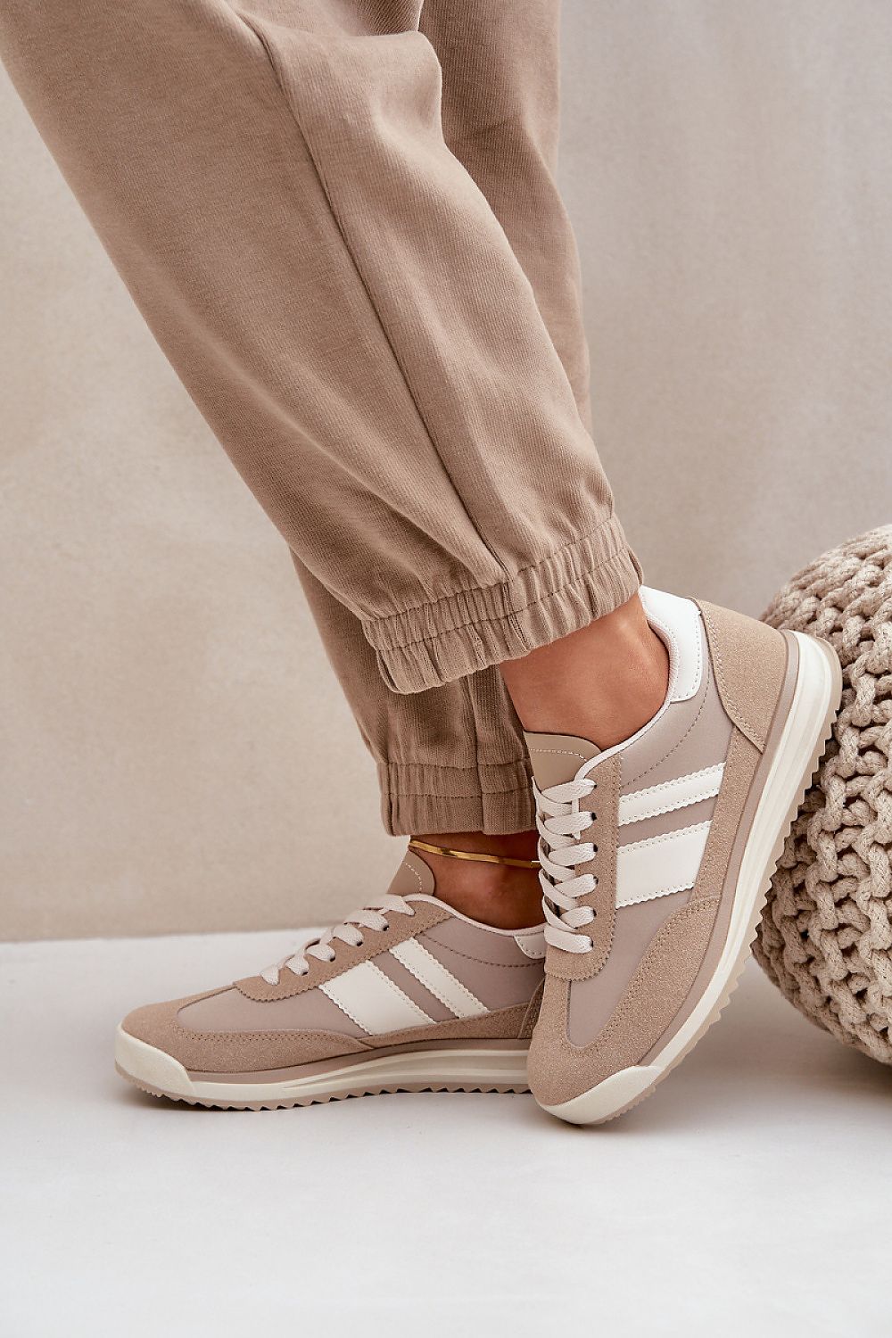 Tenişi model 205946 Step in style