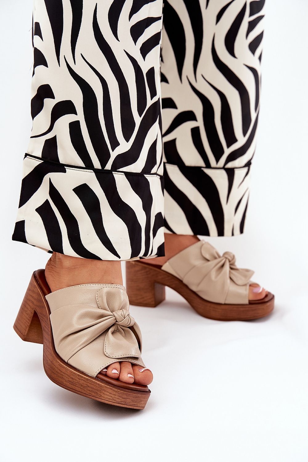 Şlapi model 209935 Step in style