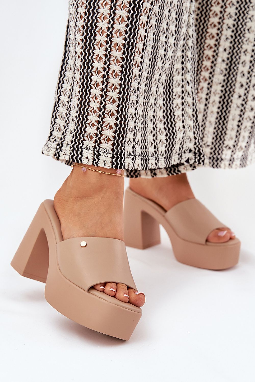 Şlapi model 209944 Step in style