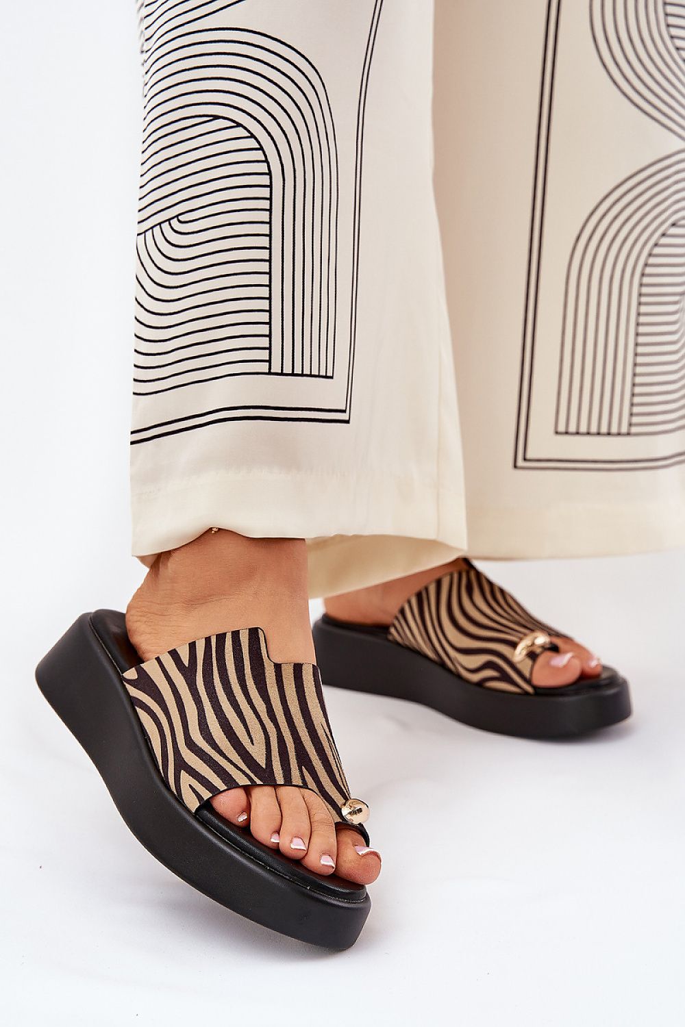 Şlapi model 209951 Step in style
