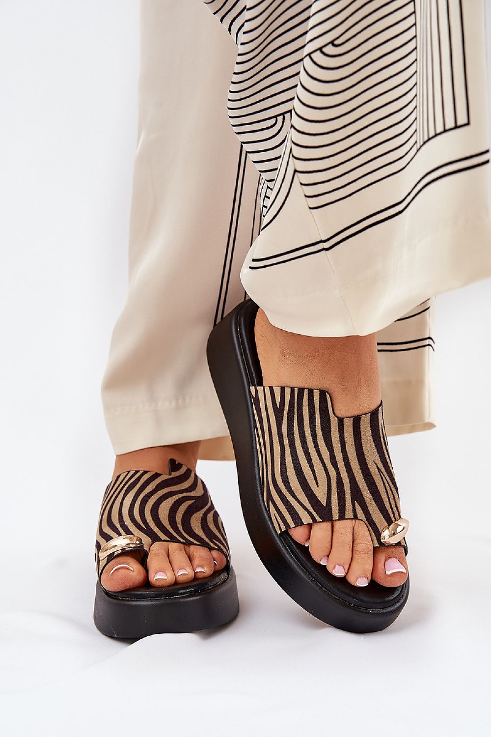 Şlapi model 209951 Step in style