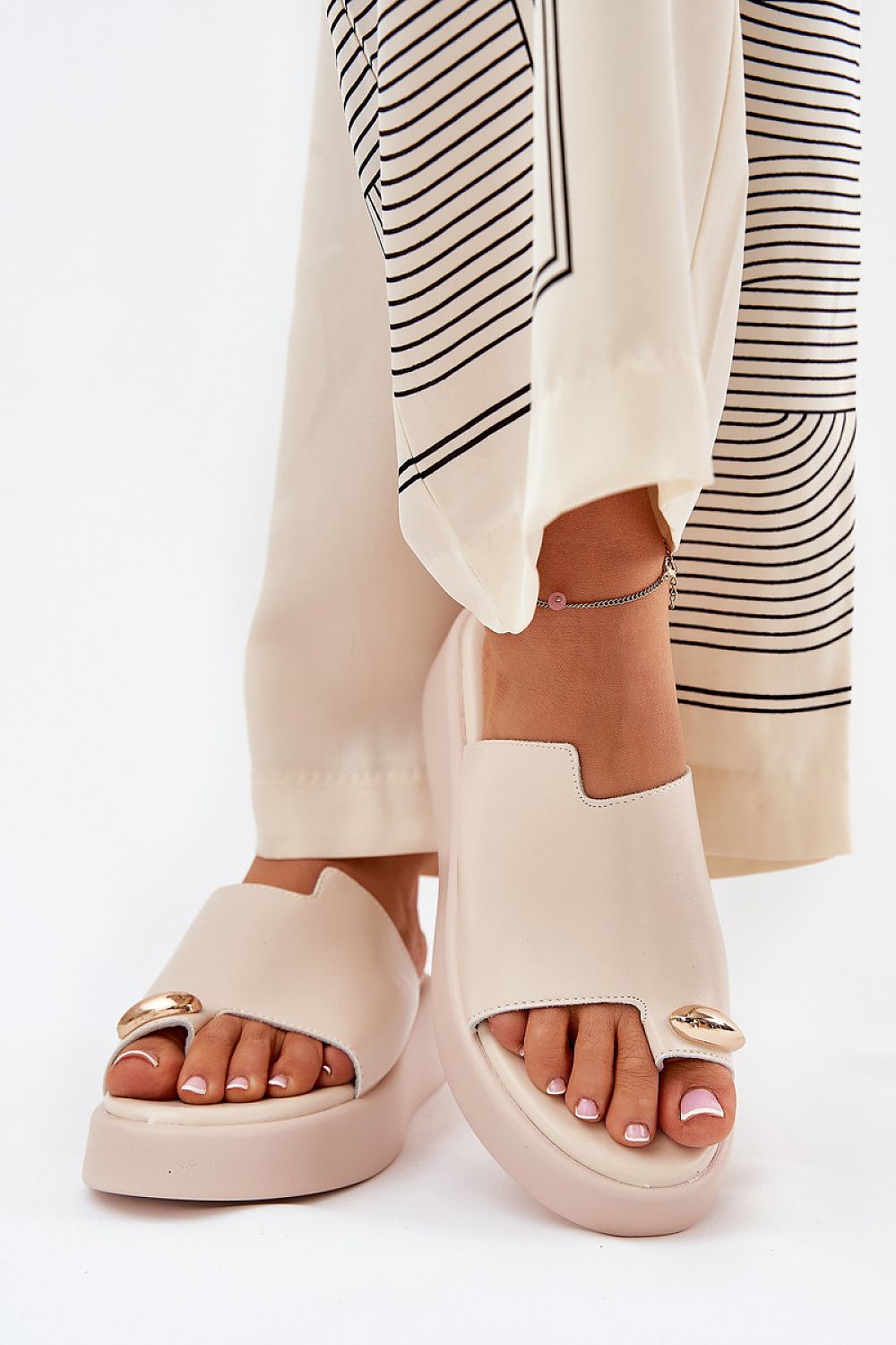 Şlapi model 209952 Step in style