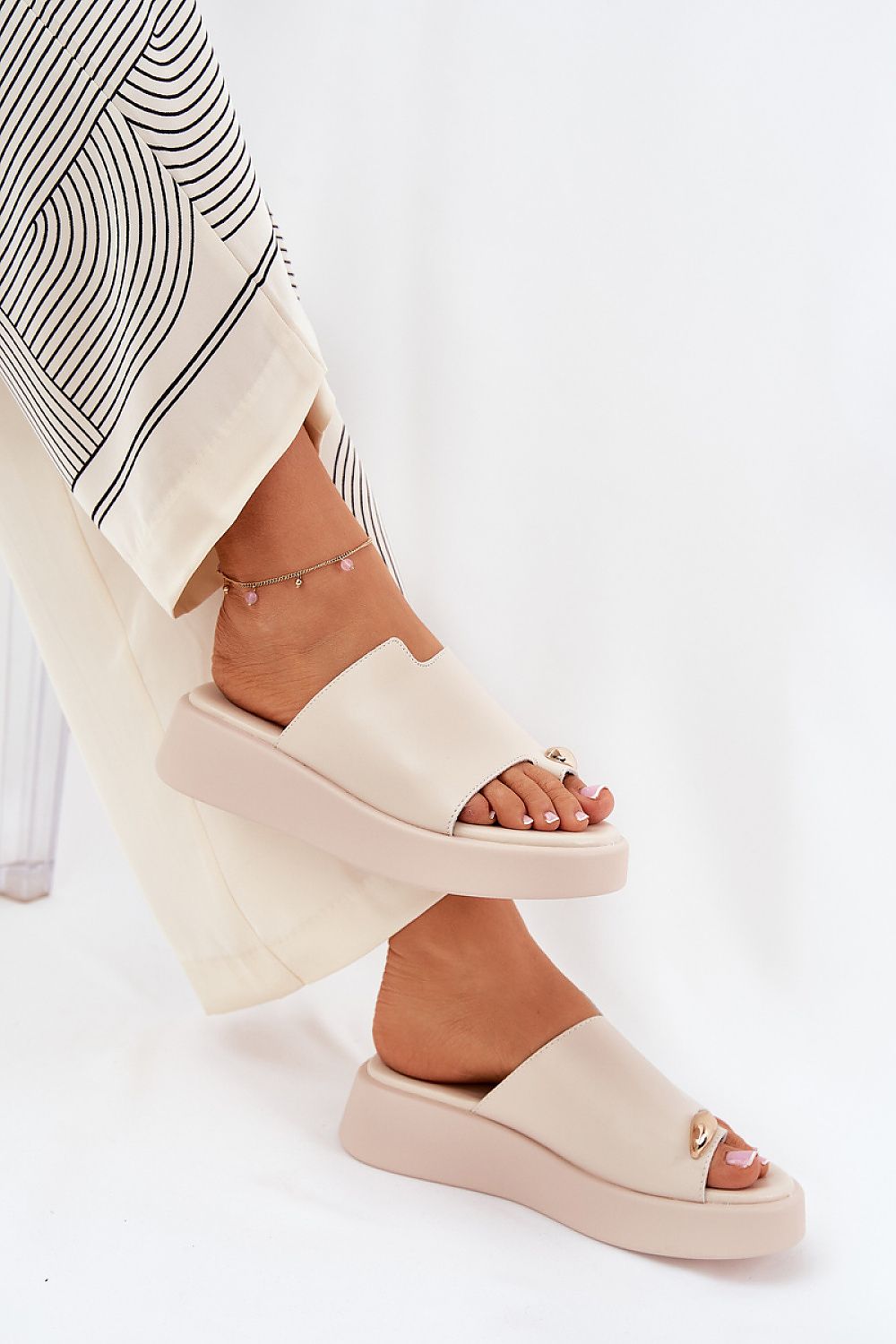 Şlapi model 209952 Step in style