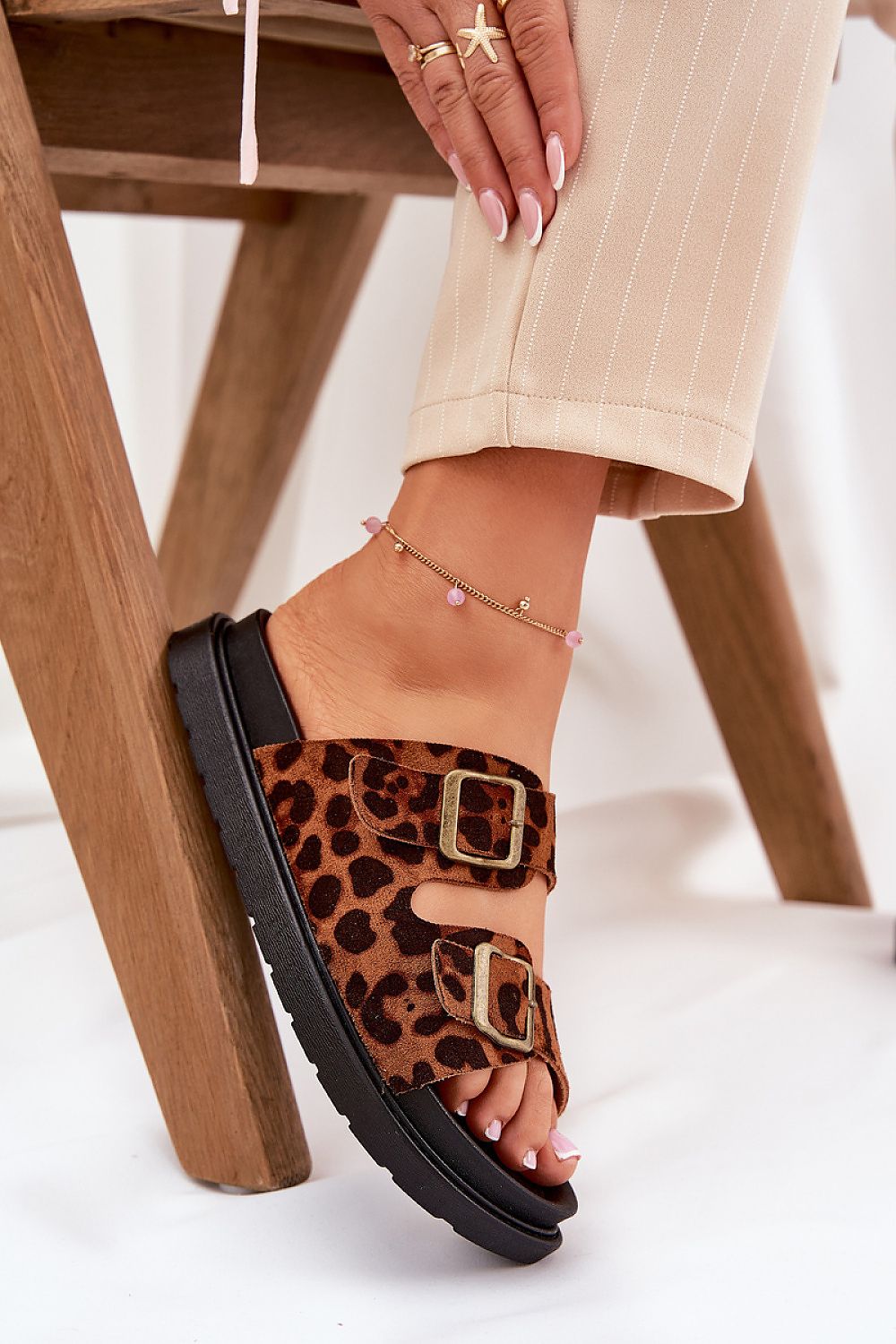 Şlapi model 209957 Step in style