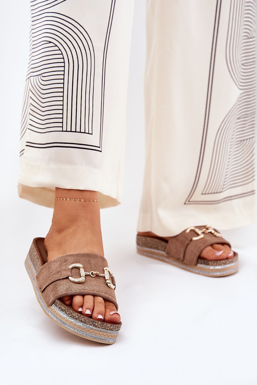 Şlapi model 210759 Step in style