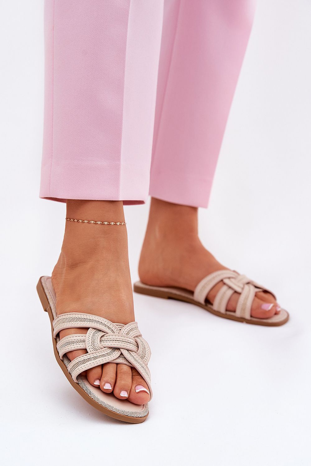 Şlapi model 210777 Step in style