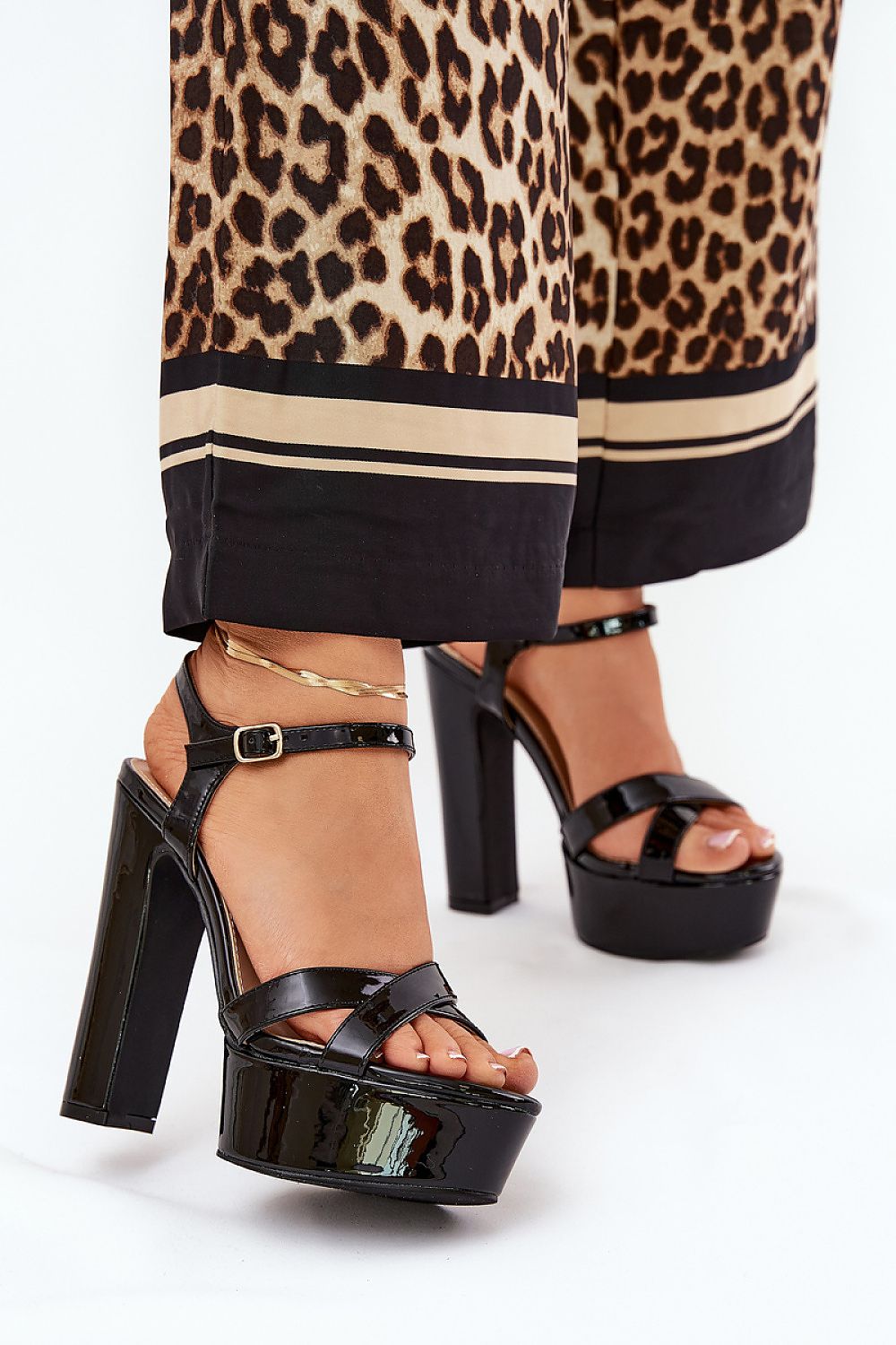 Sandale cu toc model 210803 Step in style