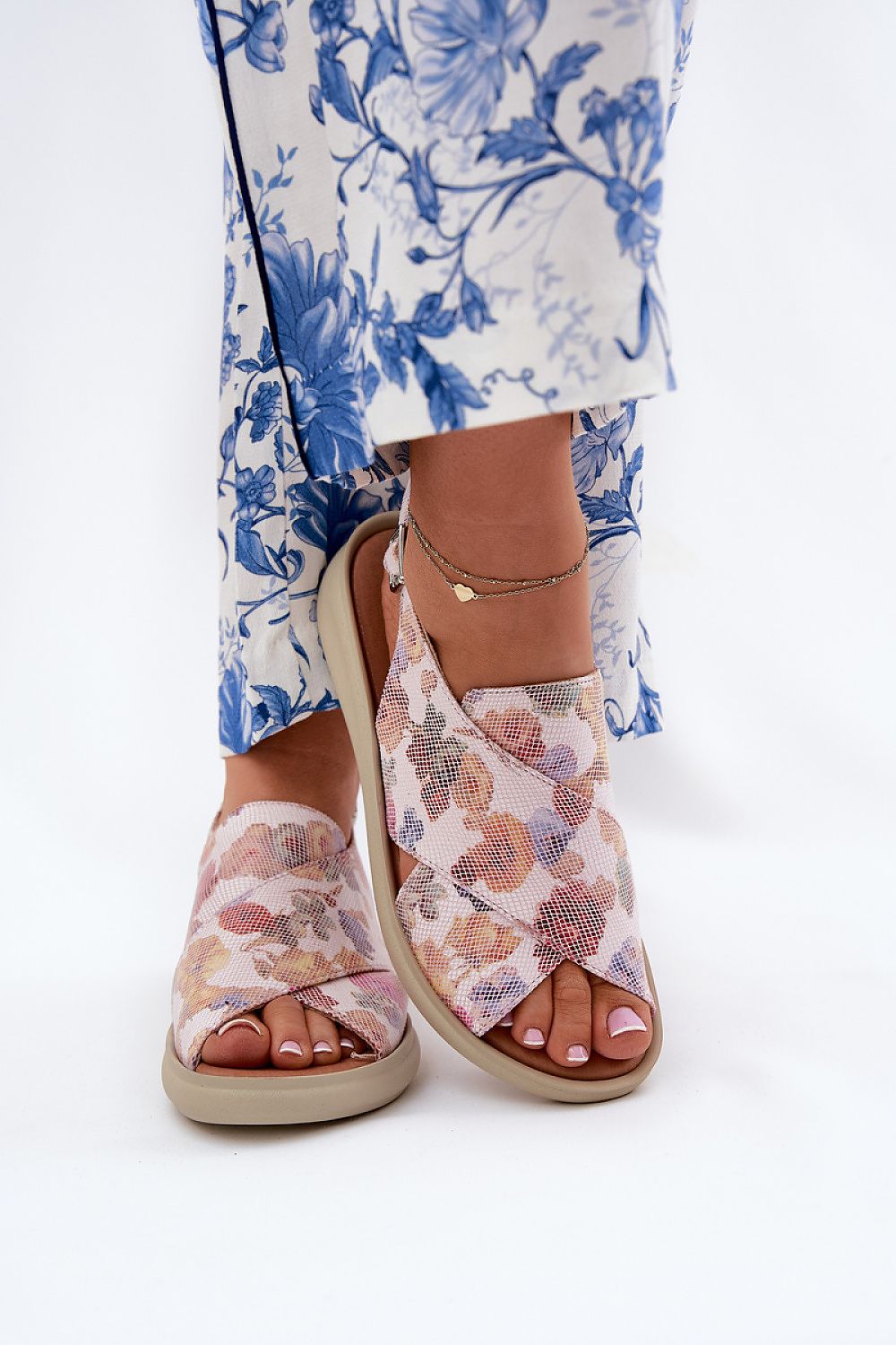 Sandale cu talpă tip pană model 211361 Step in style