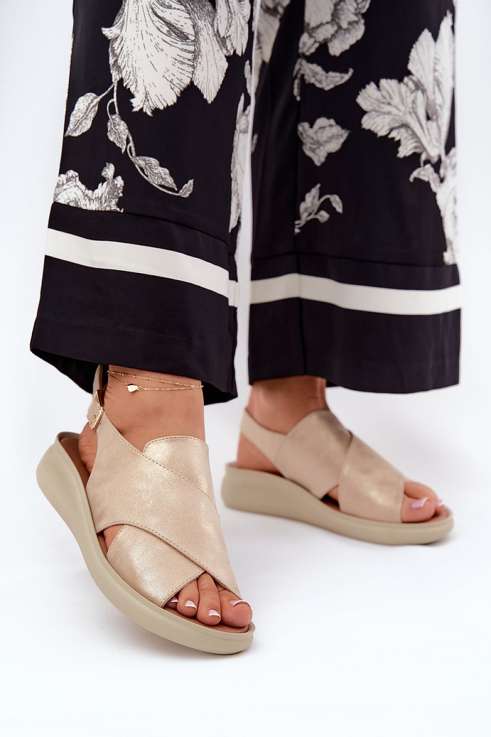 Sandale cu talpă tip pană model 211362 Step in style