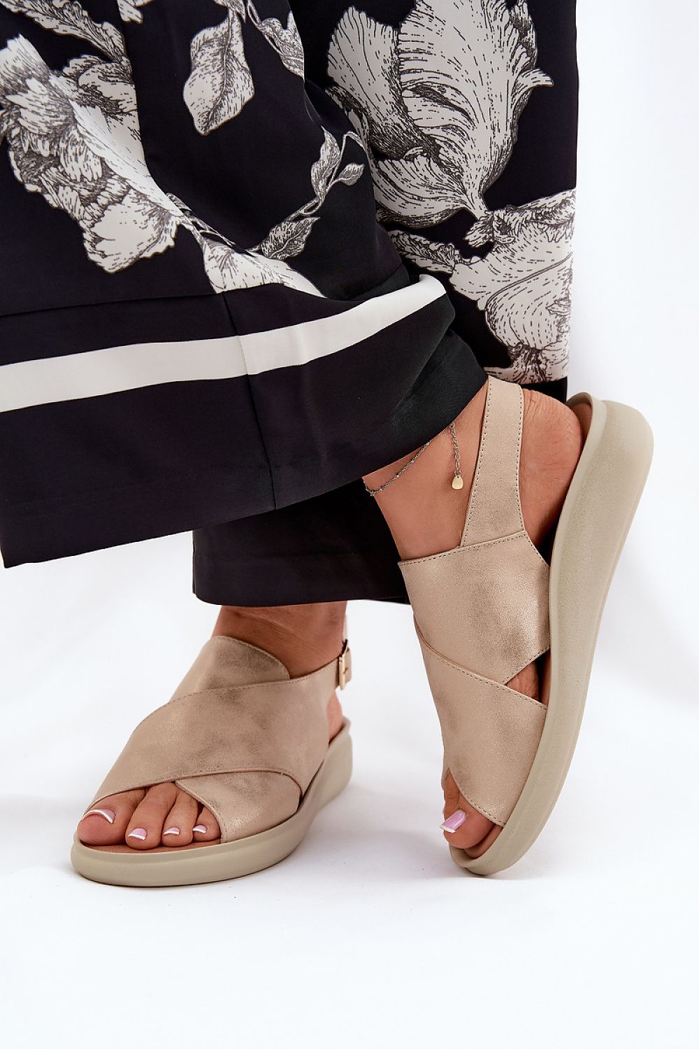 Sandale cu talpă tip pană model 211362 Step in style