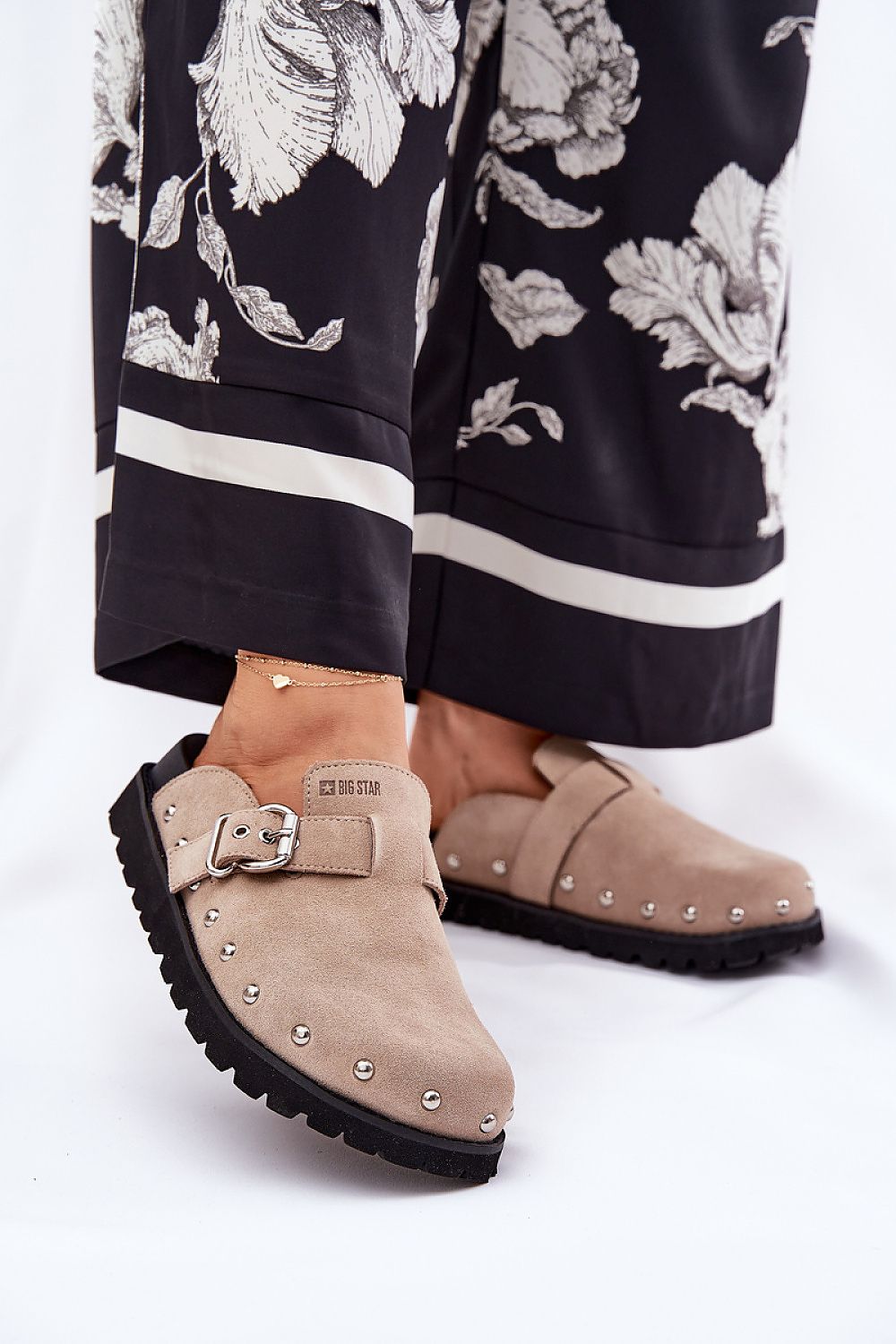 Şlapi model 211679 Step in style