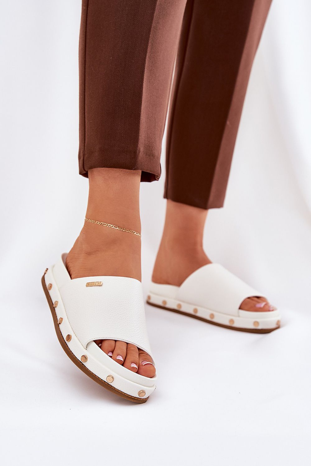 Şlapi model 211687 Step in style