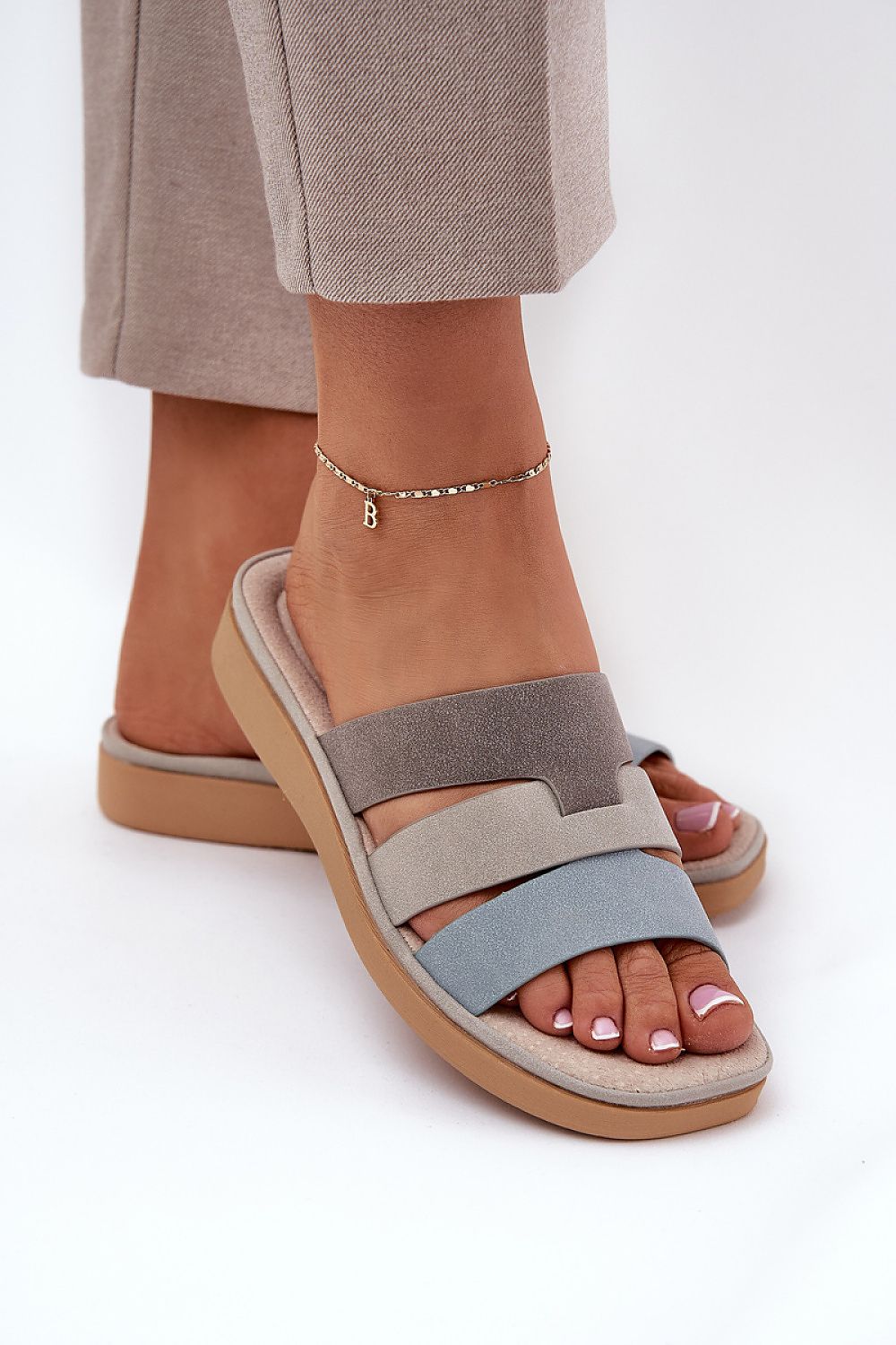 Şlapi model 211689 Step in style