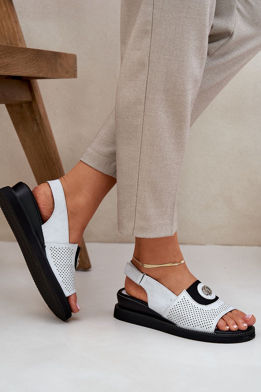 Sandale cu talpă tip pană model 211718 Step in style