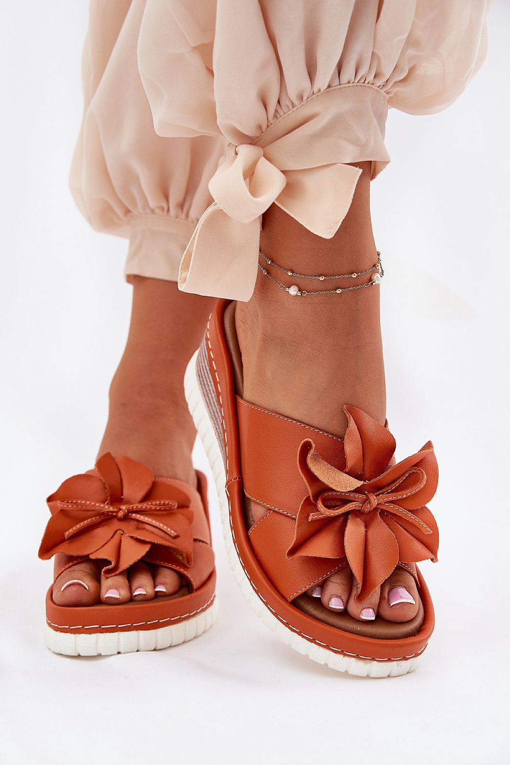 Şlapi model 212351 Step in style