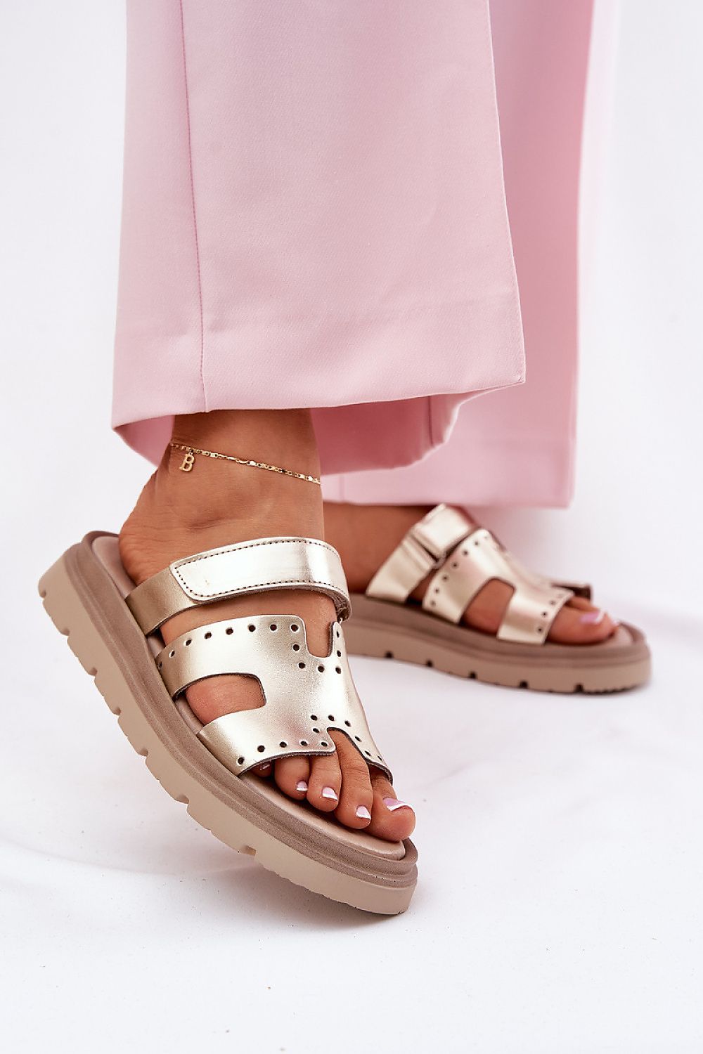 Şlapi model 212597 Step in style