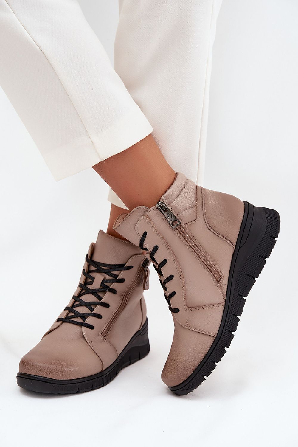 Botine cu talpă tip pană model 217731 Step in style
