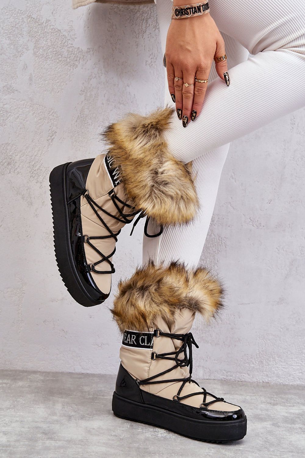 Moon boots model 174773 Step in style