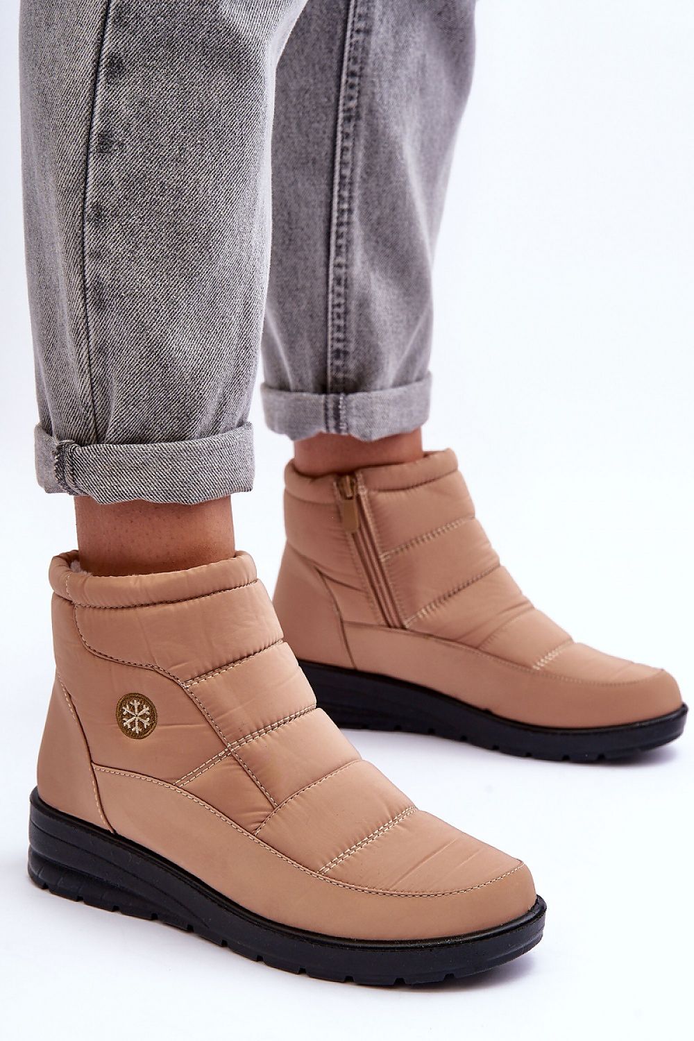 Moon boots model 190503 Step in style