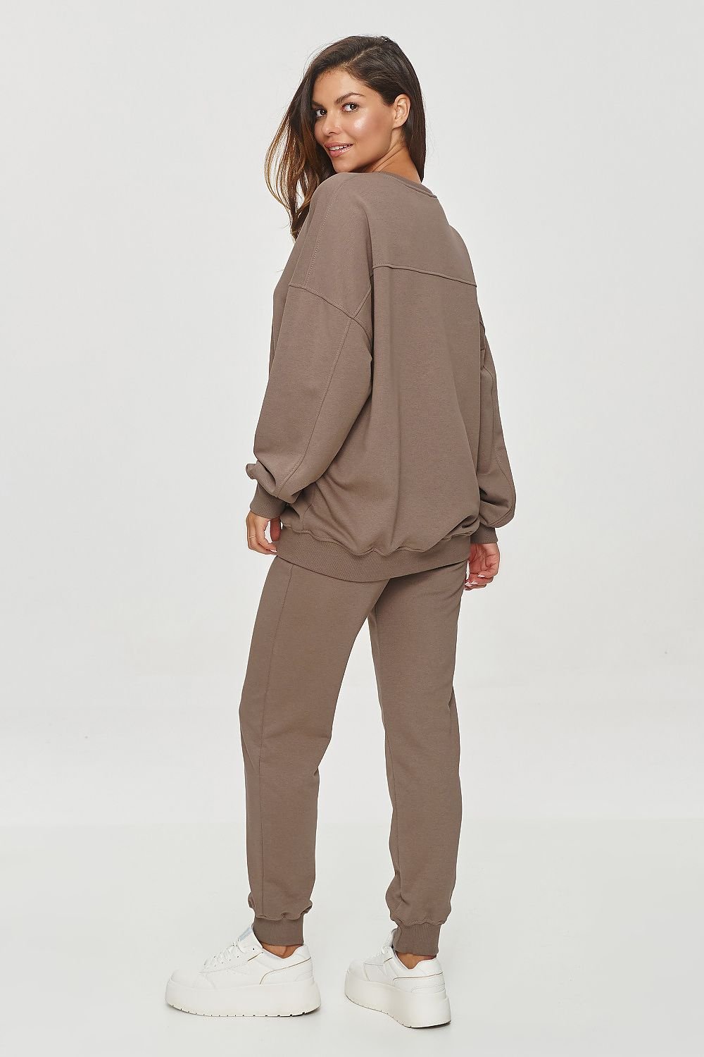 Pantaloni de trening model 200134 Makadamia