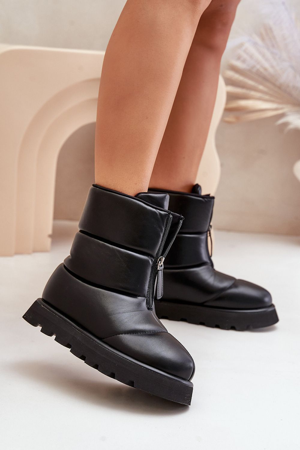 Moon boots model 203545 Step in style