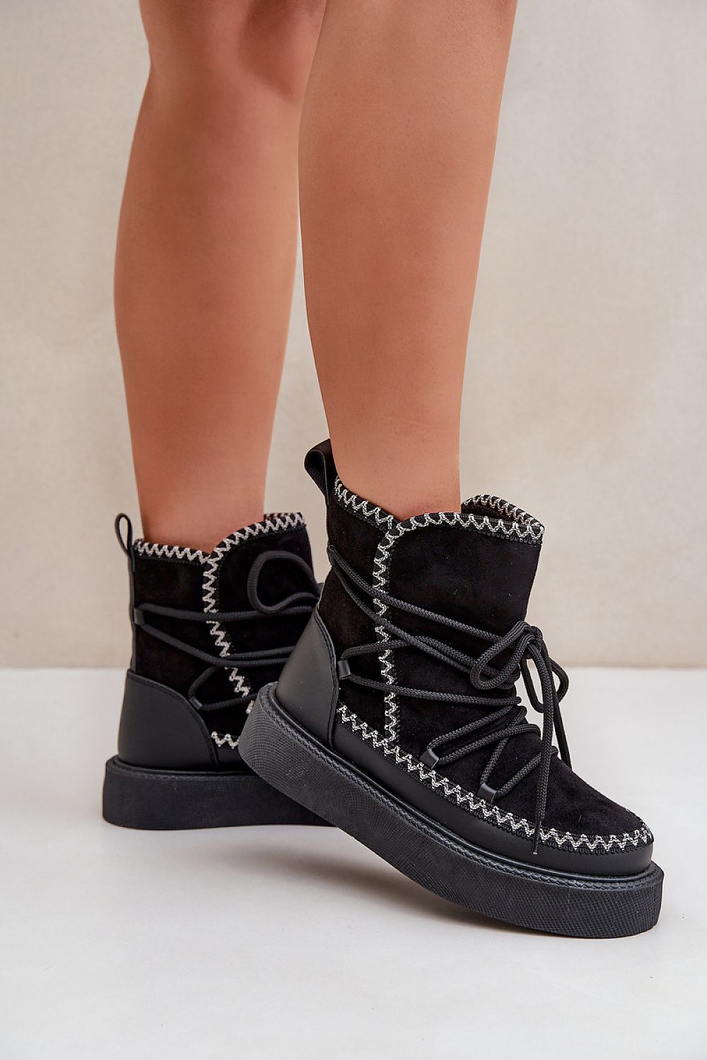 Moon boots model 203893 Step in style