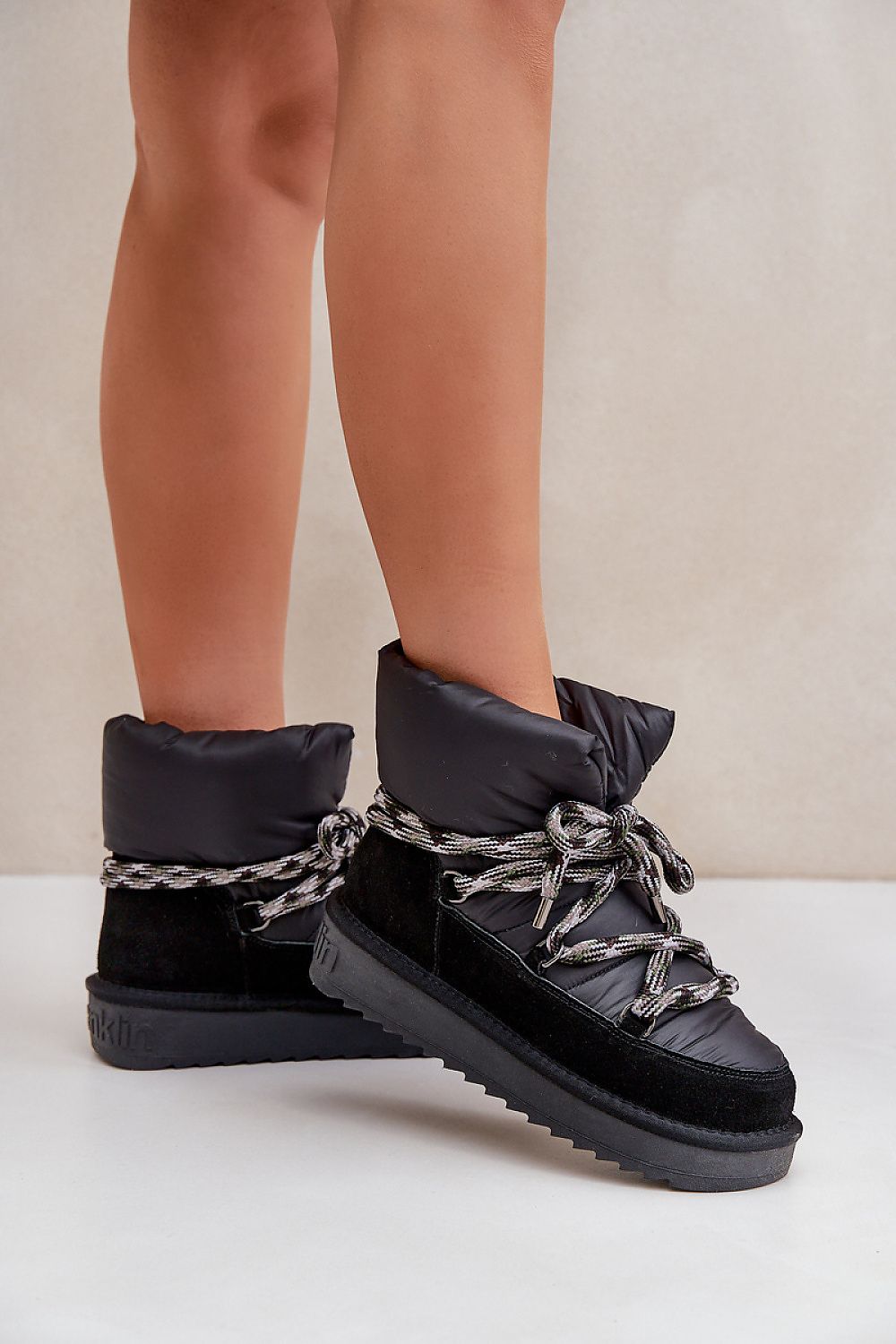 Moon boots model 203896 Step in style