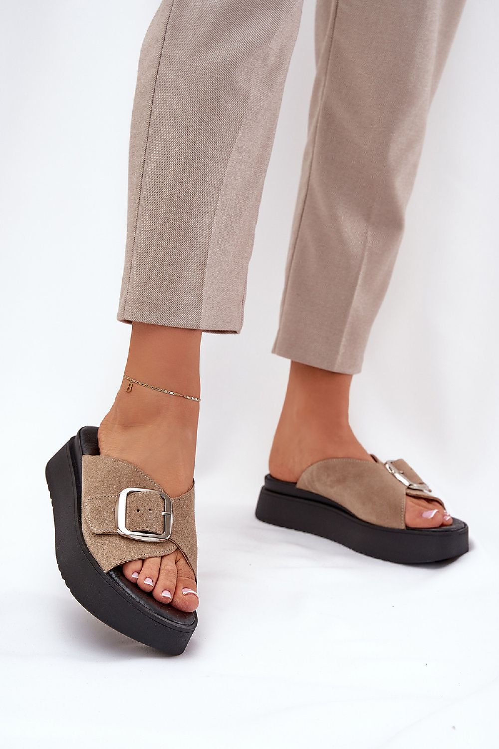  Şlapi model 211968 Step in style 