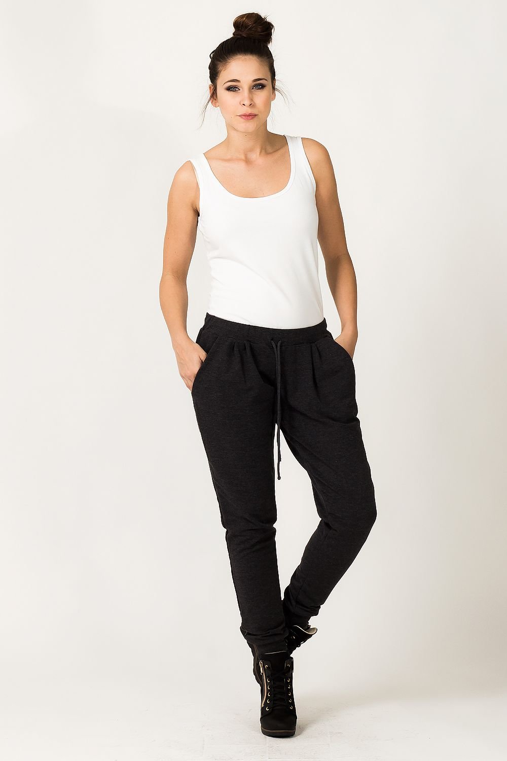 Pantaloni de trening model 36110 Tessita